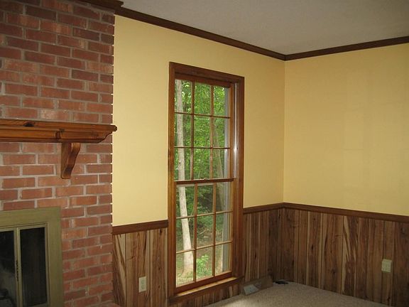 3rd image of 908 Sussex Ct
