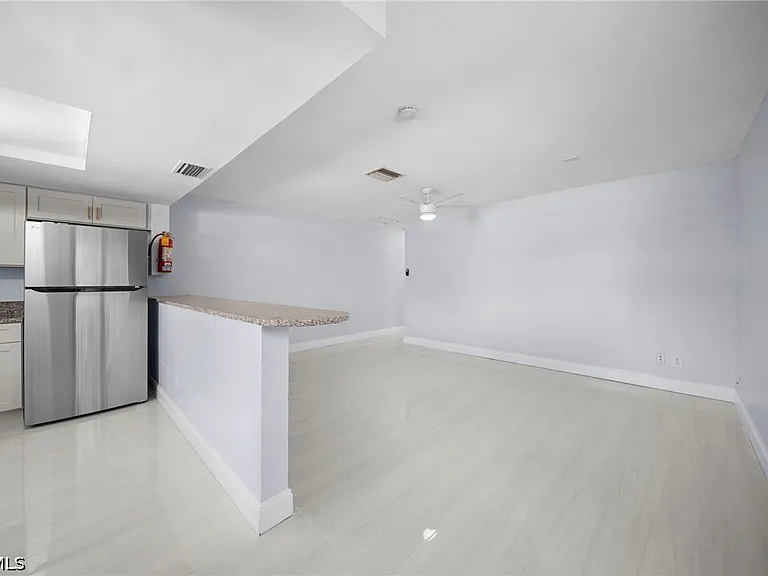 5454 8th Ave — Photo 4