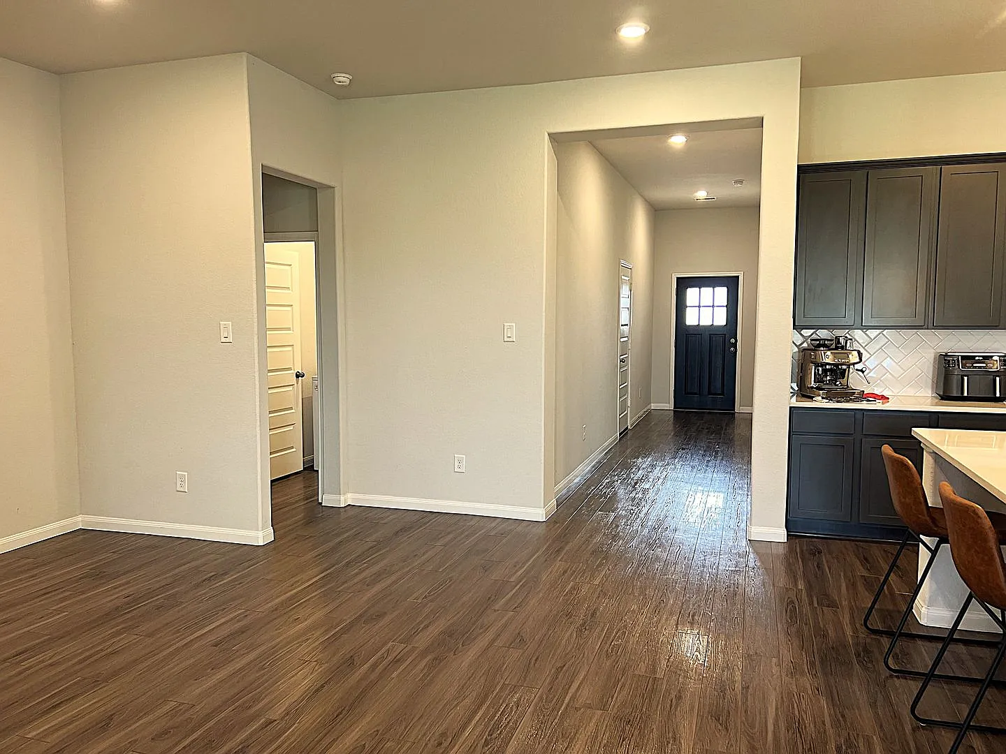 Like New Brookshire Home Ready to Occupy — Photo 4