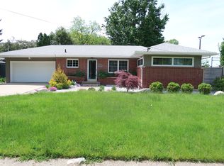 929 Kenmoor Ave SE, Grand Rapids, MI 49546