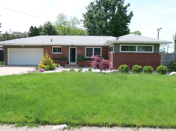 929 Kenmoor Ave SE, Grand Rapids, MI 49546