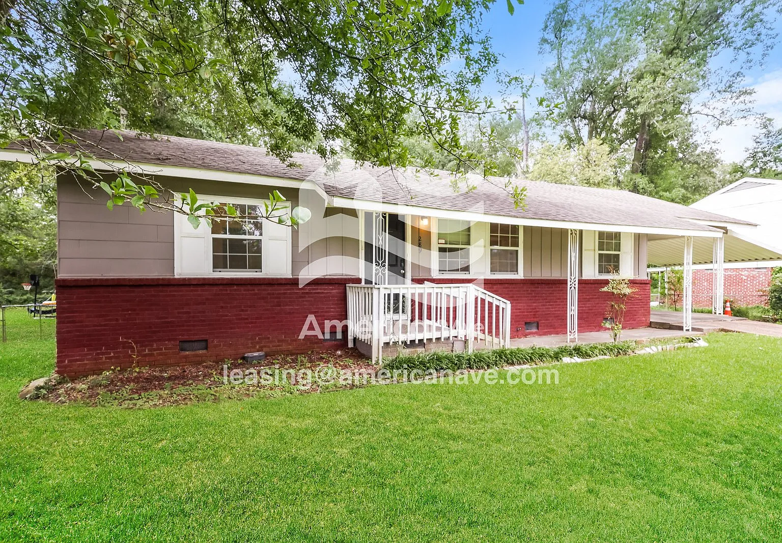3 bed, 1.0 bath, 1372 sqft, $920 — Photo 2