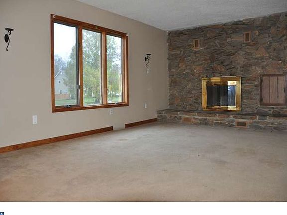 3rd image of 3538 Laurel Ct