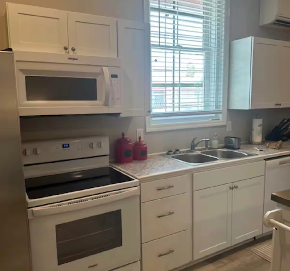 1 bed, 800 sqft, $1,200 — Photo 2