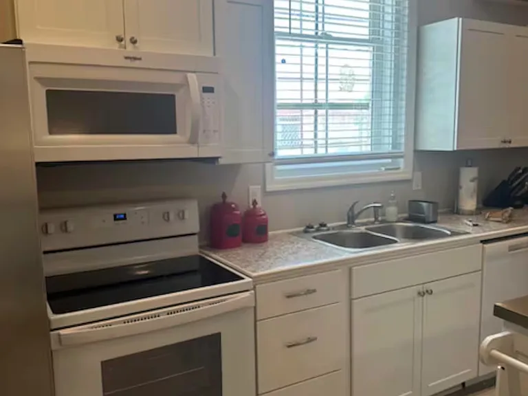 664A York St NE #1A — Photo 2