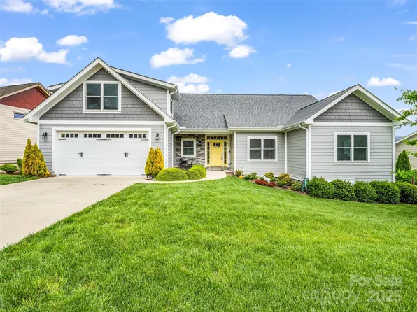 438 Blacksmith Run Dr, Hendersonville, NC 28792