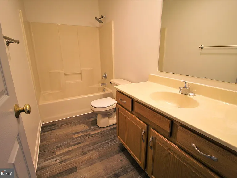 1431 Valley Rd #1 — Photo 10