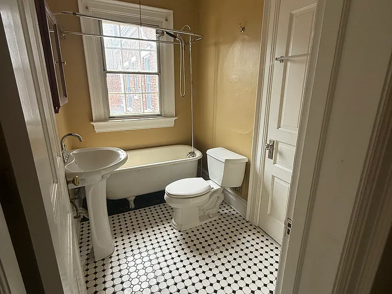 139 N 3rd St #3 — Photo 10