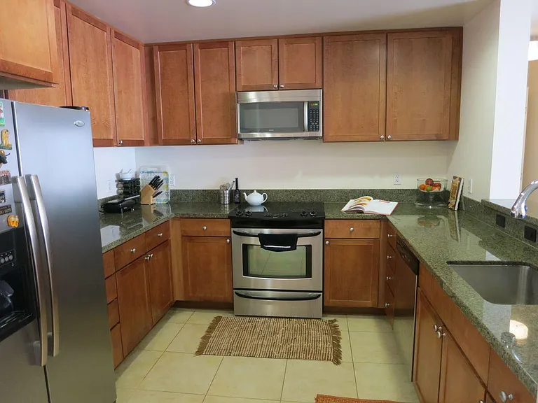 175 W Saint James St #505 — Photo 12