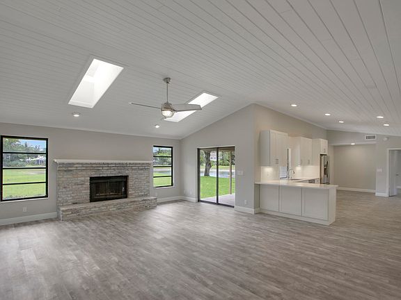 4th image of 18270 Little Oaks Dr