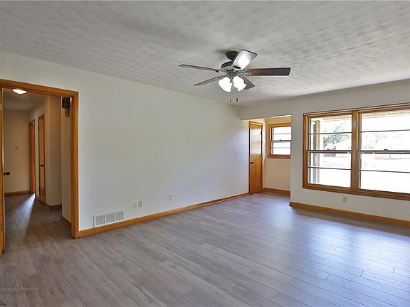 3rd image of 1383 N Willis St
