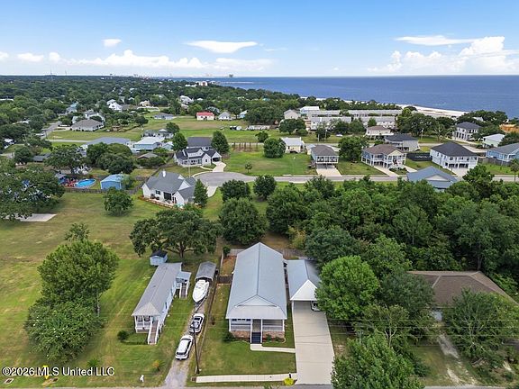 4th image of 205 S Island View Ave