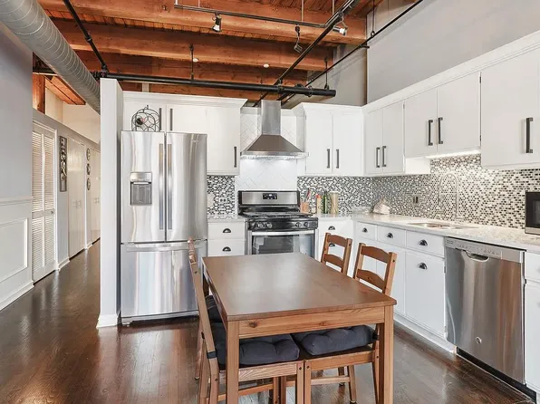 1250 W Van Buren St APT 207, Chicago, IL 60607