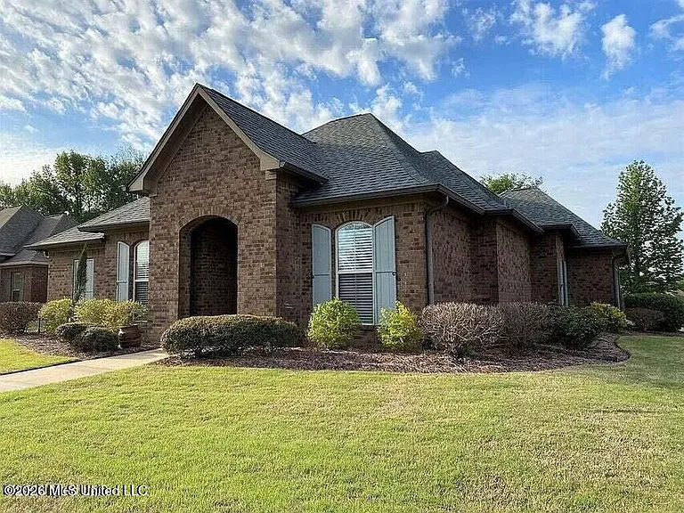 212 Stillhouse Creek Dr — Photo 2