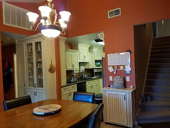 5th image of 105 Twin Oak Dr