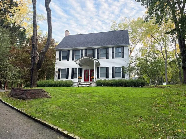 209 Old Town Road, East Setauket, NY 11733