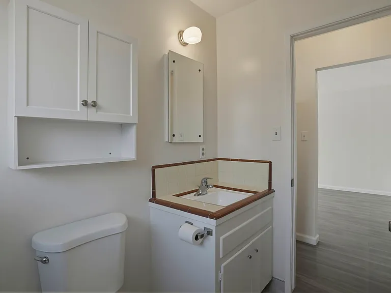 2105 Royal Dr #1 — Photo 32