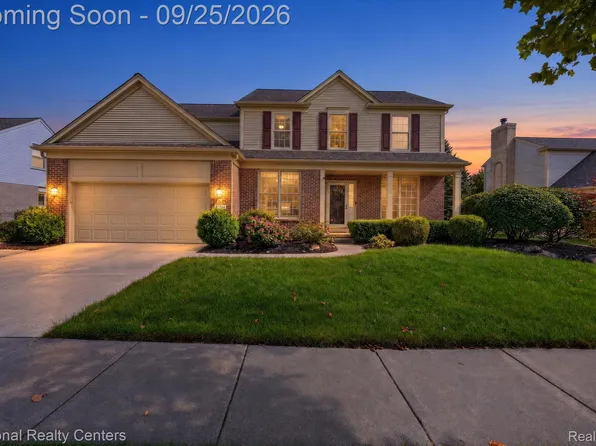 25754 Lochmoor Ln, Novi, MI 48374
