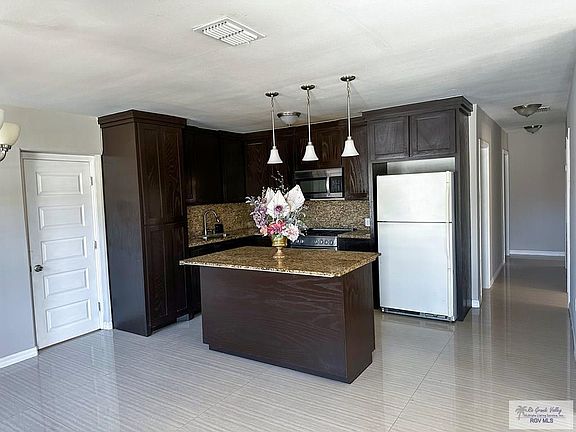 2nd image of 212 Cream Rose Ct