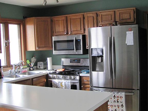 3rd image of 202 E Woodman St