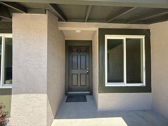 3rd image of 3139 Larchmont Ln
