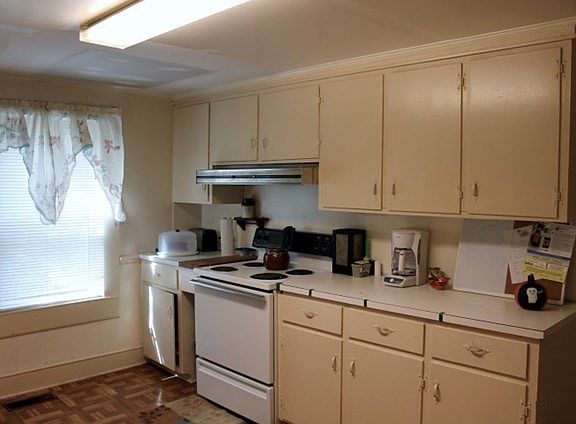 5th image of 1322 N Main St