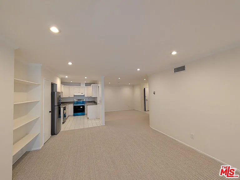 415 Montana Ave #203 — Photo 33