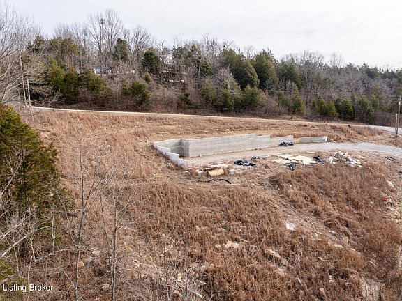 4th image of 162 Hollow Hills Rd