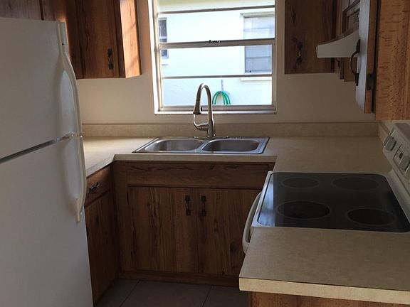 4th image of 4203 Iola Dr