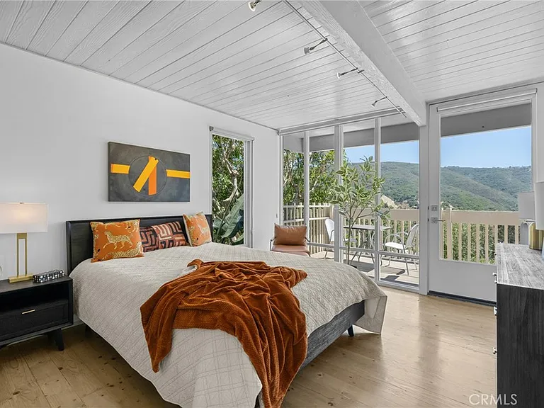 1494 Bluebird Canyon Dr — Photo 28