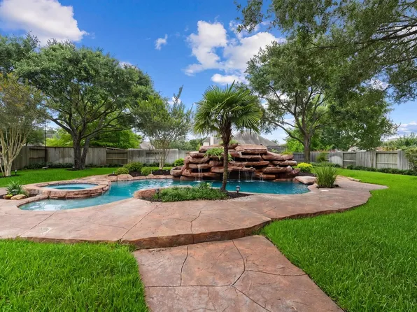 830 Lake Grayson Dr, Katy, TX 77494