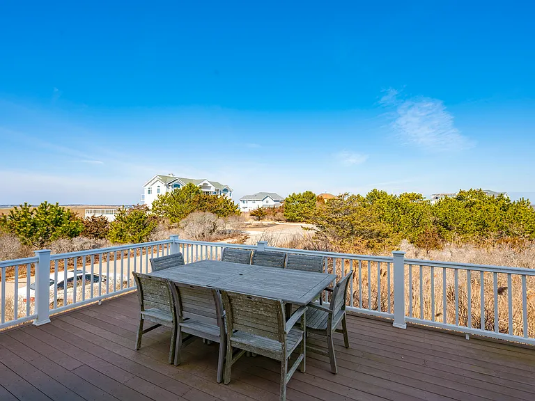 902 Dune Rd — Photo 26