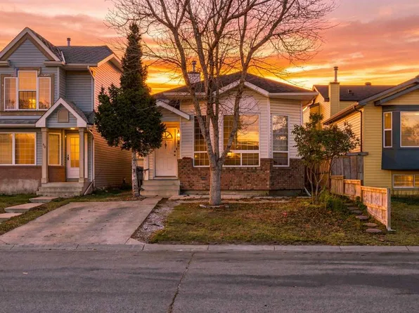 36 W Martin Crossing Mnr NE, Calgary, AB T3J 3R6