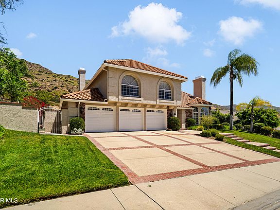 2nd image of 1460 Forest Knoll Dr