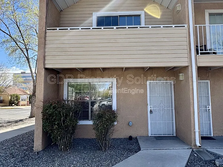 700 Fruit Ave NW — Photo 3