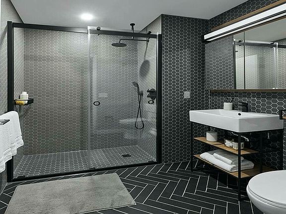 5th image of 411 W 35th St APT 12M