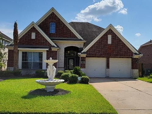 Front view of the magnificent 2 story house