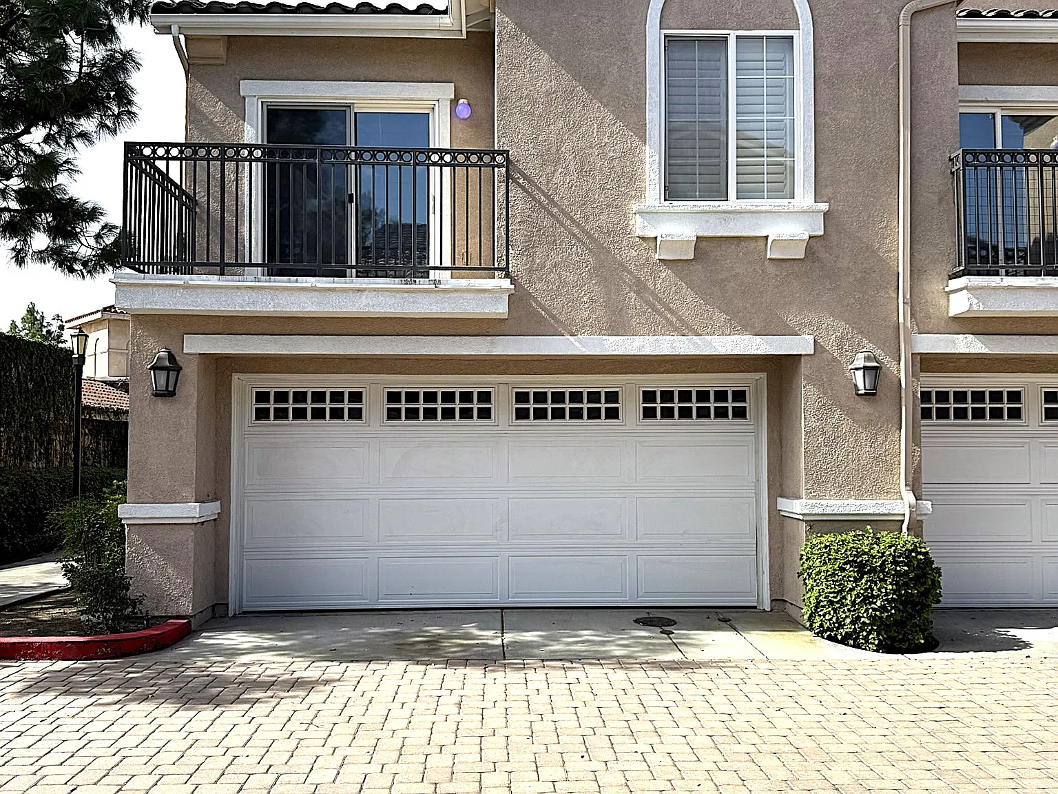 3 bed, 2.5 bath, 1964 sqft, $3,300 — Photo 2