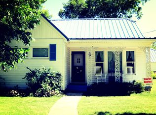 802 E Henry St, Hamilton, TX 76531