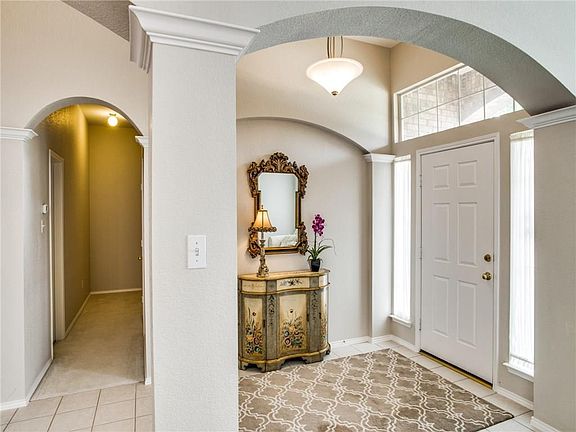 2nd image of 1308 Hillcrest Dr