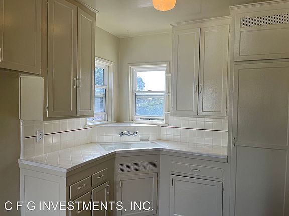 5th image of 4850 1/2 N Lakewood Blvd #11626930