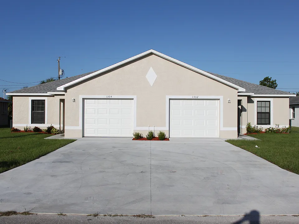 1304 SE 8th Ave #1304