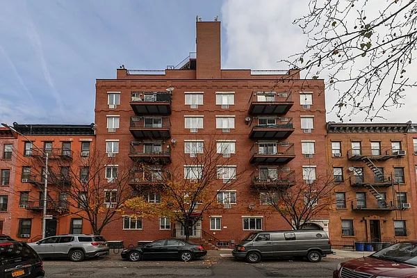 Rented by Evergreen Apartments BK | media 9