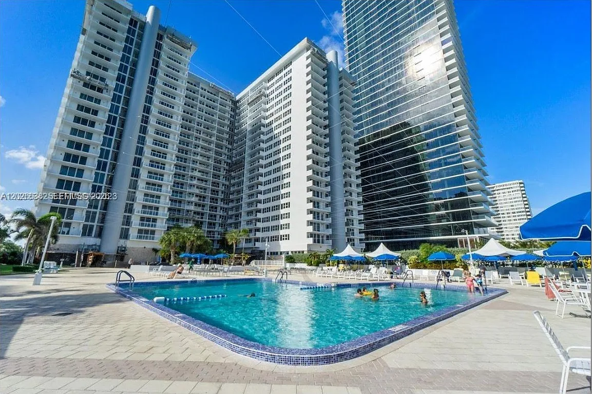 Parker Plaza Condo Estate — Photo 2