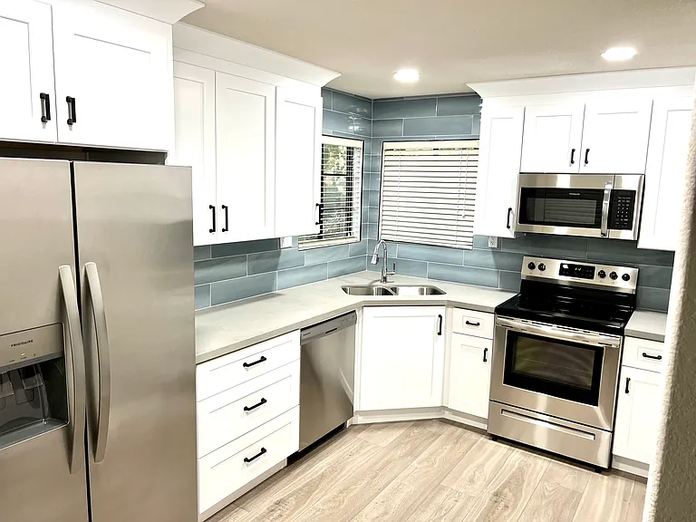 6885 E Cochise Rd — Photo 2