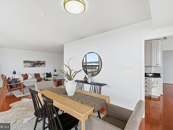 5th image of 400 Madison St APT 1008