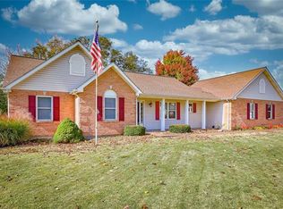5152 Country Club Dr, High Ridge, MO 63049