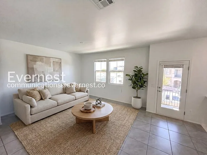 3 bed, 2.0 bath, 1374 sqft, $1,850 — Photo 2