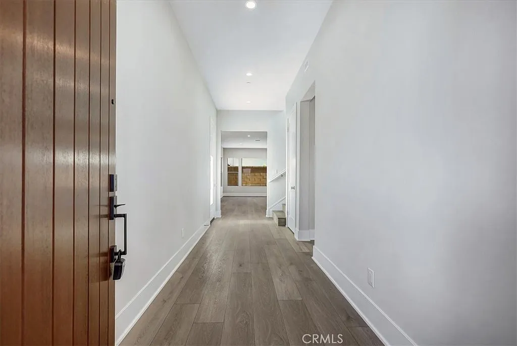 4 bed, 2870 sqft, $7,600 — Photo 3