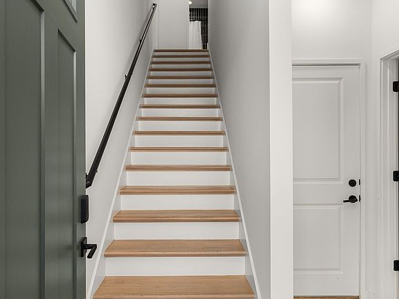 3rd image of 2000 S Hamilton Rd #1